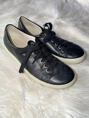 Ecco Women’s 39 Soft 7 Black Leather Low-Profile Lace-Up Sneakers